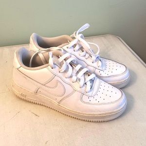 Nike boys Air Force 1 white shoes